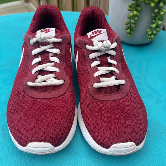 Nike Women’s Tanjun Running Sneakers size 7.5 - Picture 3 of 9
